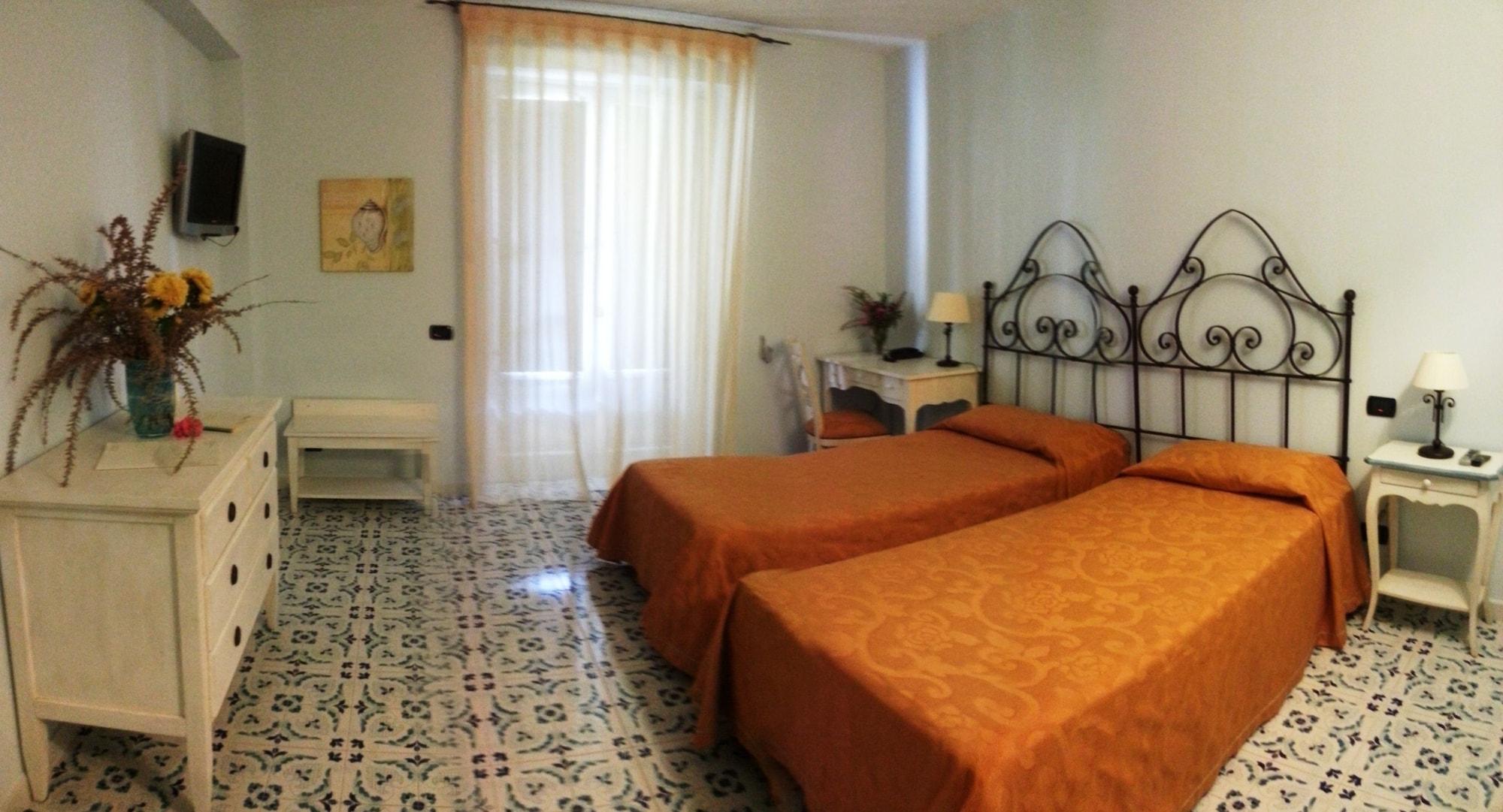 Hotel Bougainville Lipari  Buitenkant foto